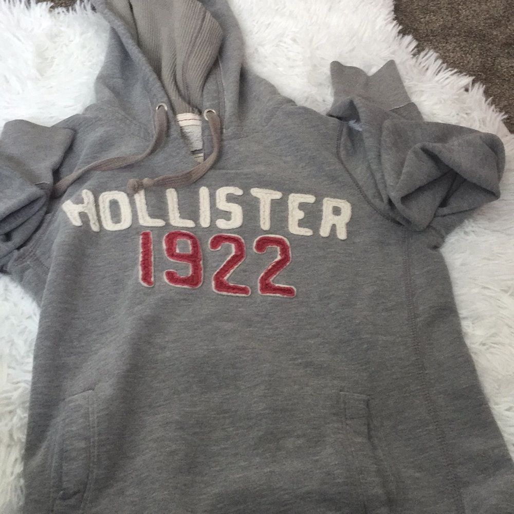 Hollister sweater